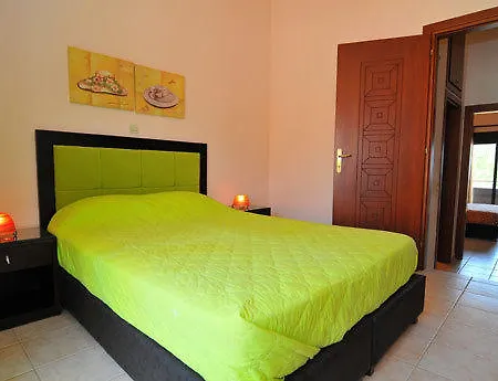 Golden Sunrise Apartment *