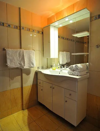 Golden Sunrise Apartment *