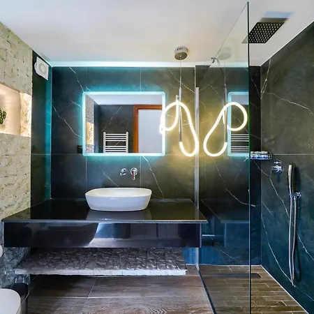 Golden Sunrise Apartment